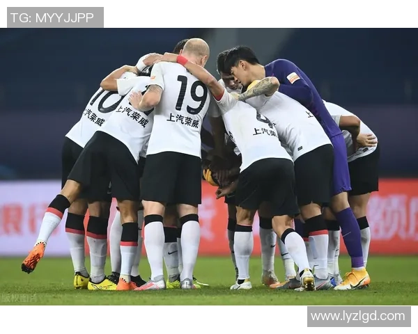 申花与上港激战在即19日对决引发球迷热议期待精彩表现