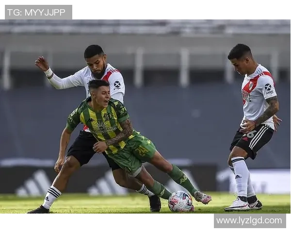 飓风队与拉普大学激战正酣谁能在这场较量中脱颖而出